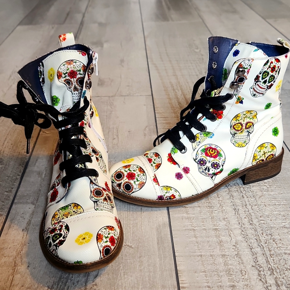 Skull lace up ankle boots